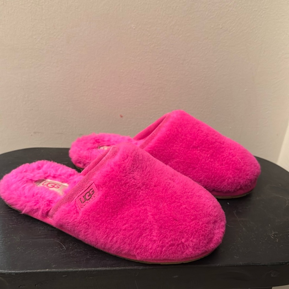 Ugg Fluffette Slippers size 6.  Hot pink